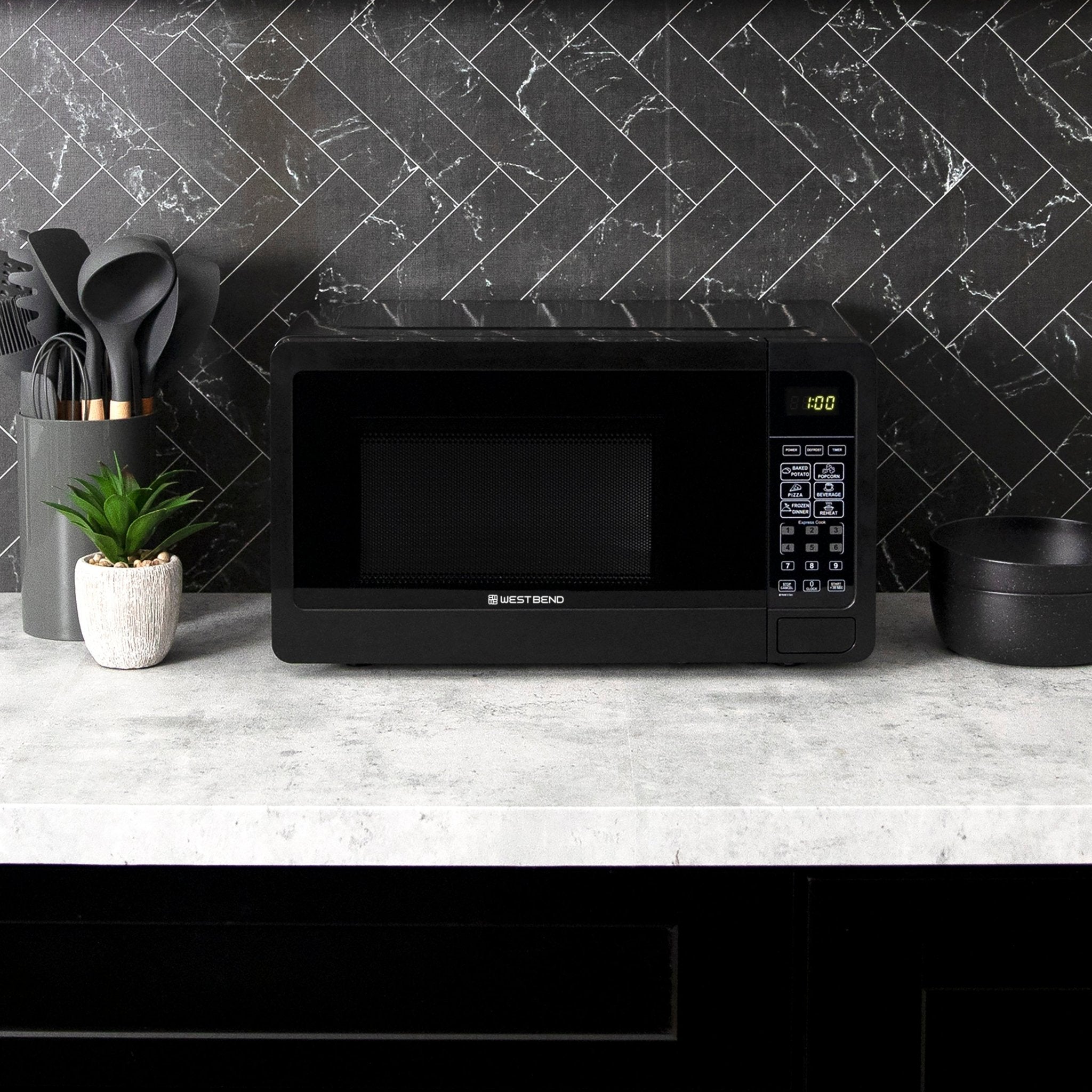 West Bend 0.7 cu. ft. Microwave Oven - Image 4